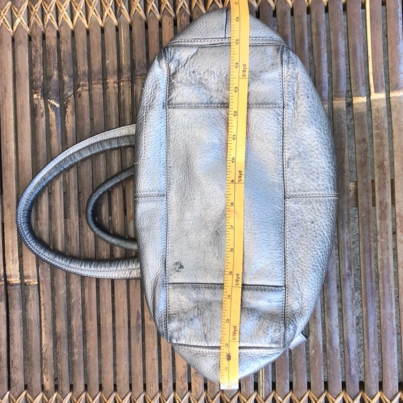 B. Makowsky silver metallic leather handbag with gold hardware - Picture 10 of 16